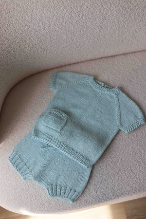 Dziecięcy błękitny zestaw spodenki bloomersy i sweterek z aplaki i jedwabiu Sirka handmade