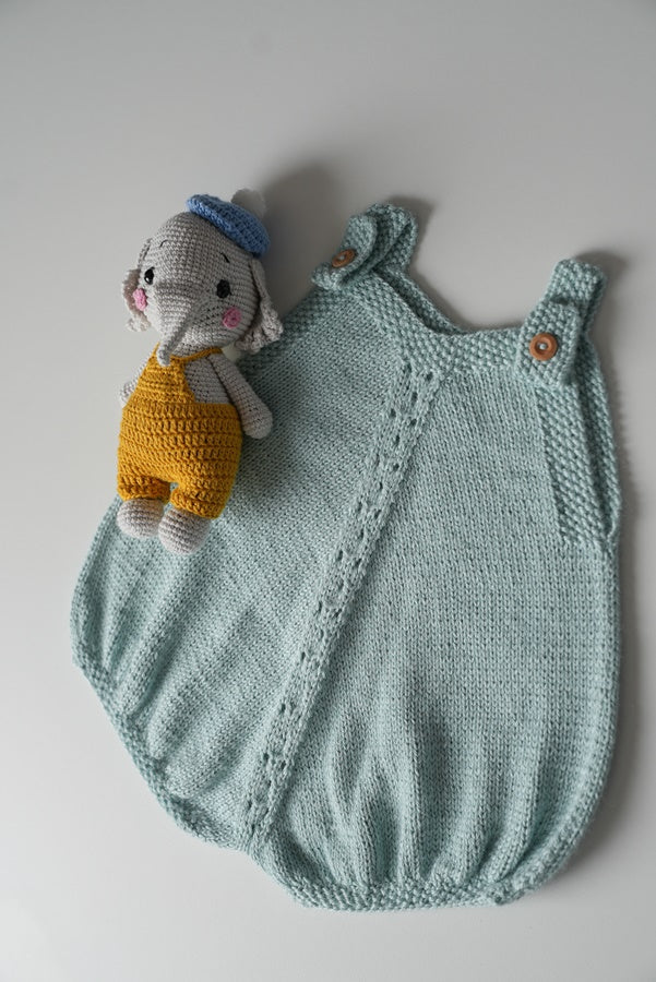 Słonik maskotka i dziecięce błękitne bloomersy robione ręcznie Sirka handmade 