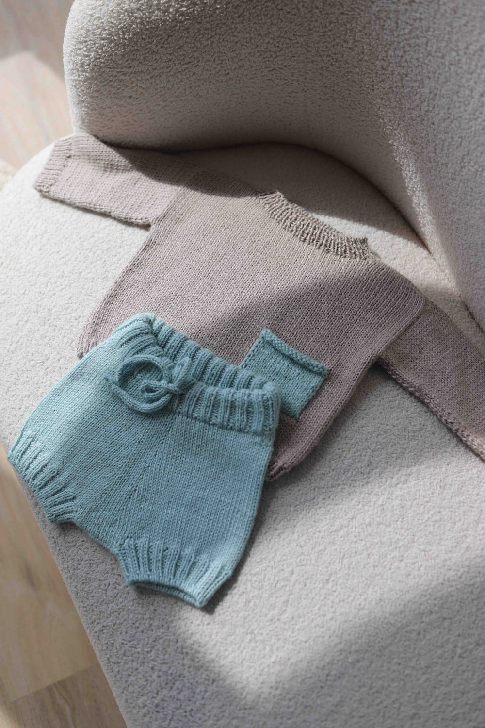 Dziecięce spodenki bloomersy i sweterek z aplaki i jedwabiu Sirka handmade