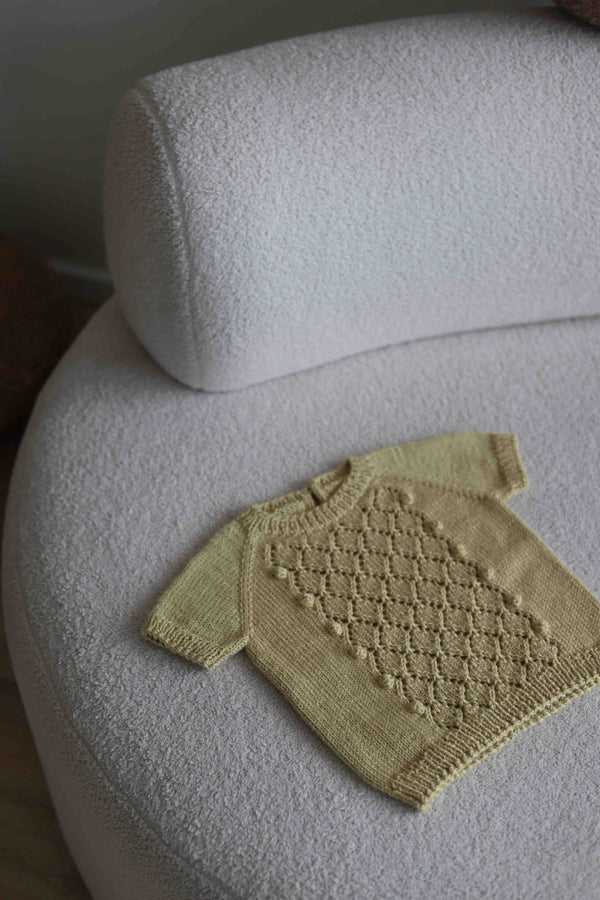Jedwabny dziecięcy t-shirt Sirka handmade w słomkowym odcieniu 