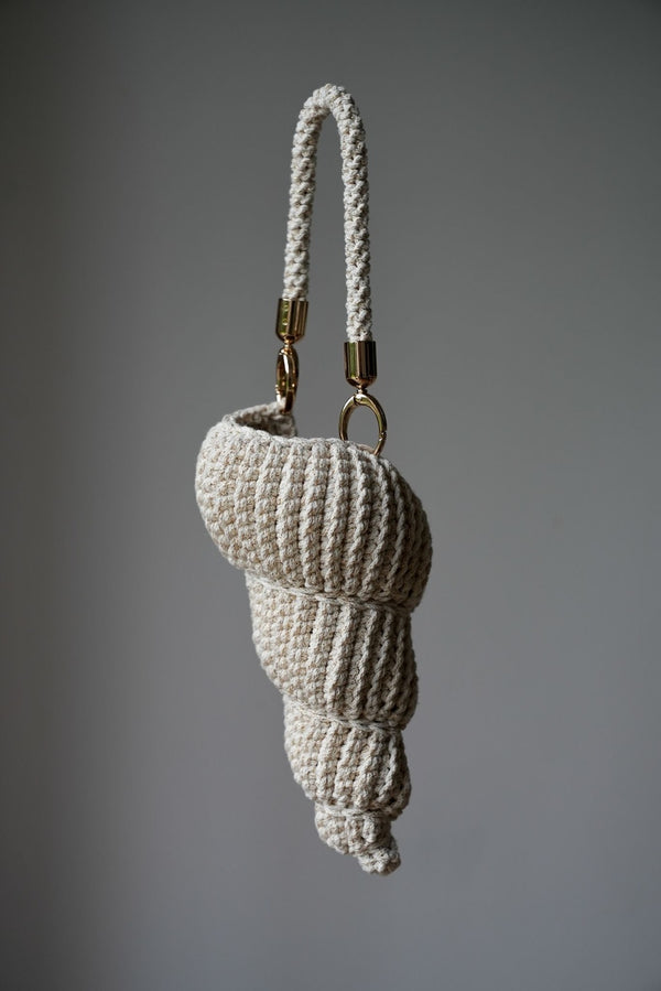 Torebka robiona ręcznie w kształcie muszelki Sirka handmade