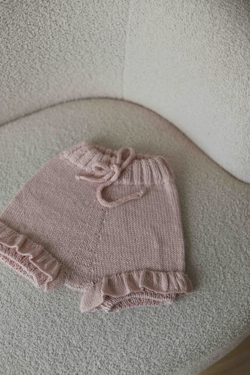 Dziecięce spodenki bloomersy z aplaki i jedwabiu Sirka handmade w odcieniu pudrowy róż