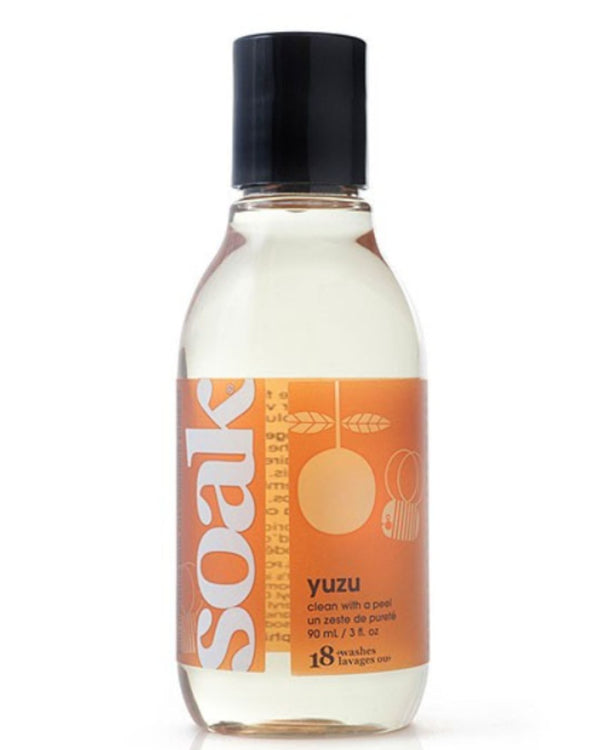Płyn do prania delikatnych tkanin SOAK w butelce 90 ml o zapachu yuzu