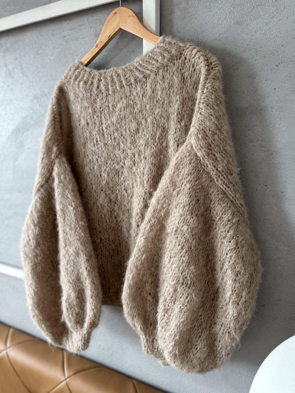 Sweter Melody Sirka beżowy z alpaki z merynosem na wieszaku
