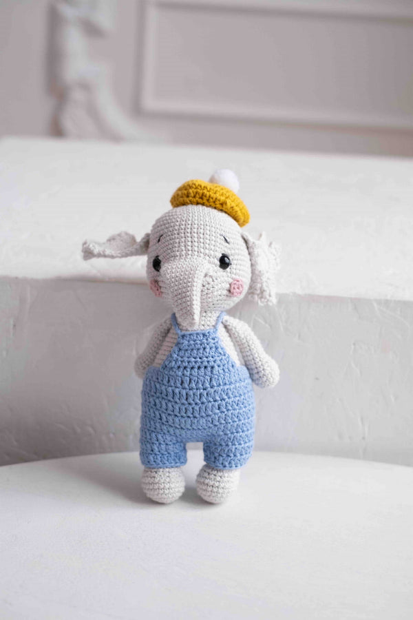 Słonik Bimbo robiony na szydełku Sirka handmade