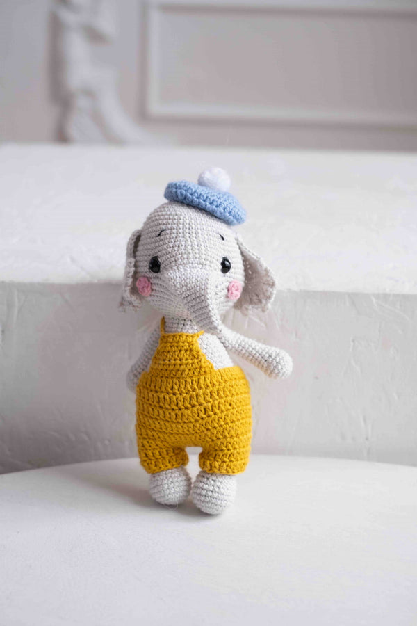 Słonik Lulu robiony na szydełku Sirka handmade