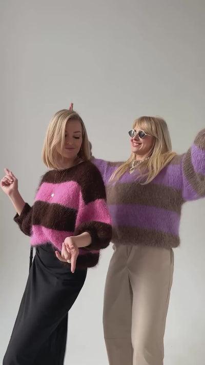 Tańczące kobiety w swetrach w pasy Duo z alpaki suri z merynosem Sirka