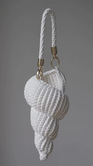 Ręcznie robiona torebka do ręki w kształcie muszelki Sirka handmade