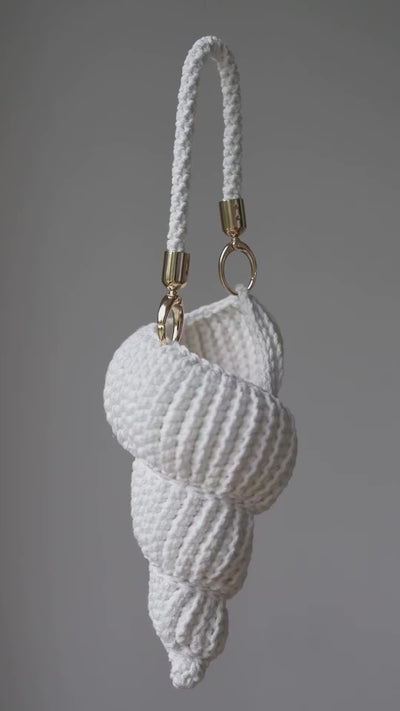 Ręcznie robiona torebka do ręki w kształcie muszelki Sirka handmade
